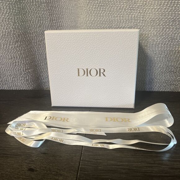 Dior Logo Embossed White Gift Box 7” X 6.25” X 3.5” Textured Lid W/ Ribbon - Picture 1 of 7